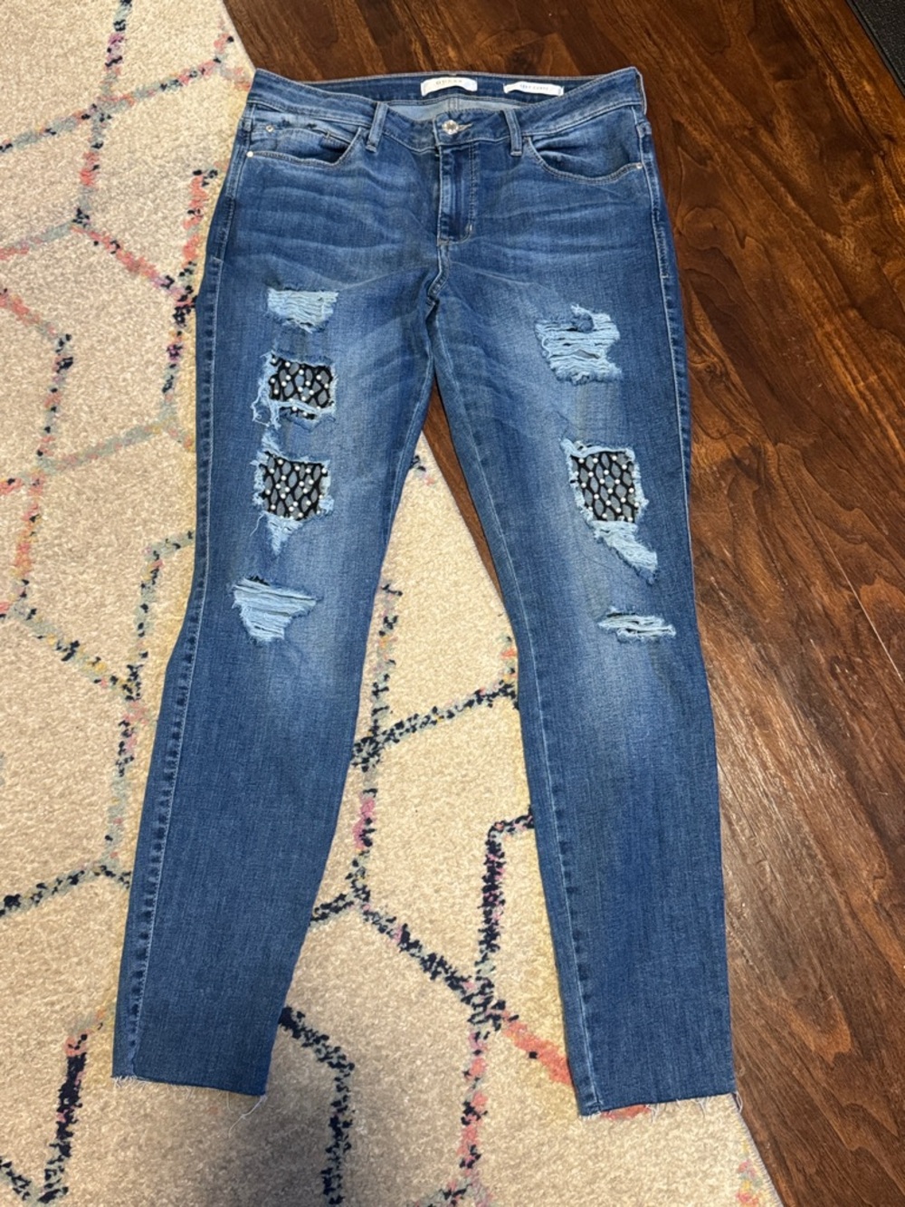 Guess Distressed Blue Denim Jeans with Embellished Patch sz 31